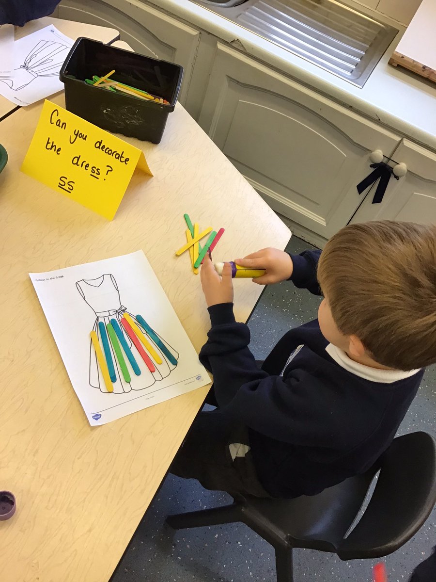 ABCPschool's tweet photo. #ABReception have been busy this morning learning the diagraph 'ss'! We have been reading and writing words using the sound and decorating a dress! @MonsterPhonics #phonics #EYFS #earlywriting #ABliteracy #ABreading https://t.co/PdJFc1XgUO