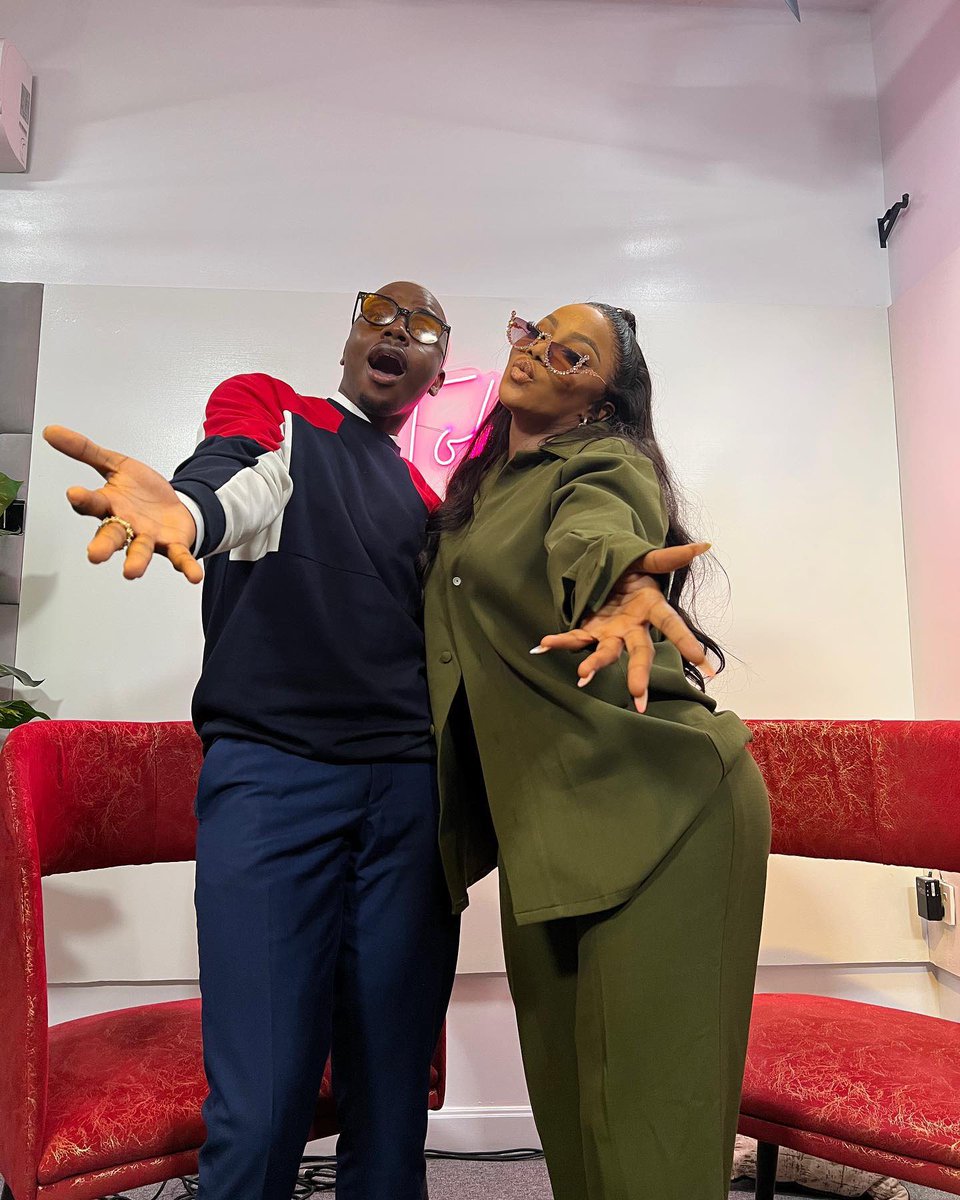 tokemomentspod's tweet photo. Take two 🤗
I really enjoyed recording this Gen Z episode with @enioluwa
Hope we all learnt something from the Gen Zs and picked one or two nuggets from them.
Tell me what you learnt in the comment.
Streaming links still up in the bio.
#TMpod #podcast https://t.co/EDALbjfQJr