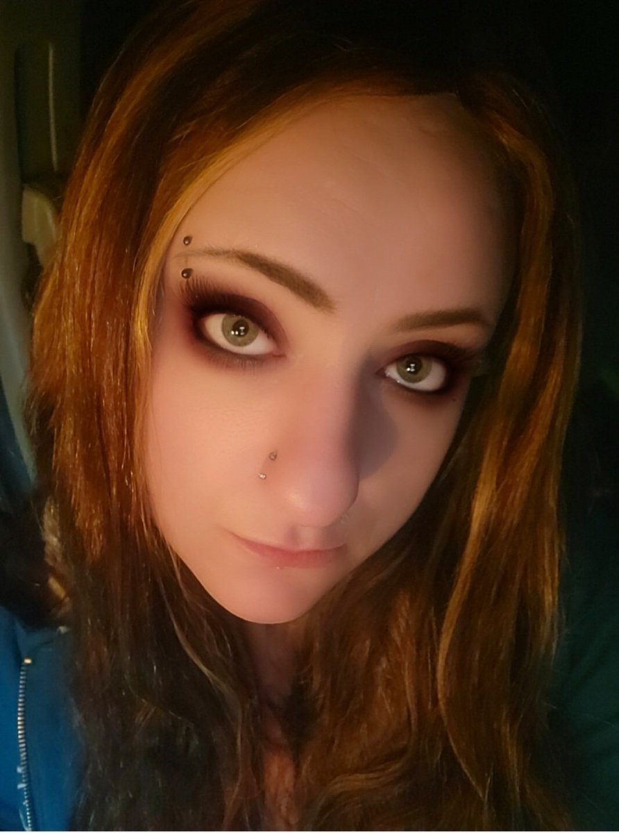 Crazed_Intent's tweet photo. Feeling really pretty tonight, I love my hair I think it fits my personality. I've been through a million hair styles and colors and I love this look. #selfconfidence #killinit #tryingtobeoutofmyhead https://t.co/nGQx80PMZ0