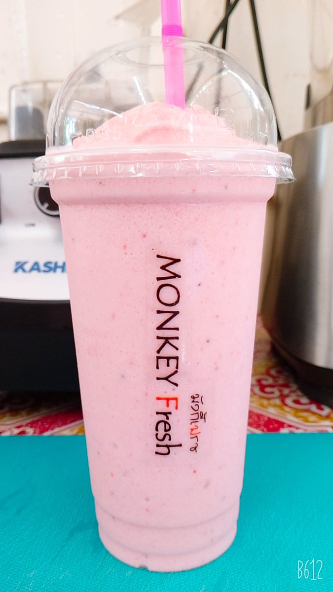 AchiTomm's tweet photo. อร่อยกว่าพ่อค้าก็สมูทตี้นี่ล่ะ
#MonkeyFresh https://t.co/8ugXq3jY8h