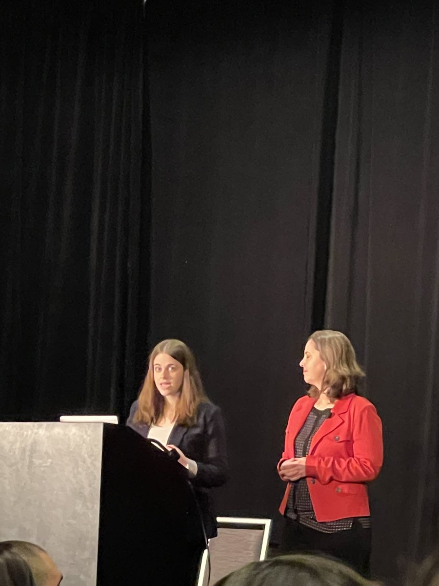 Elisabeth Mills tweet media