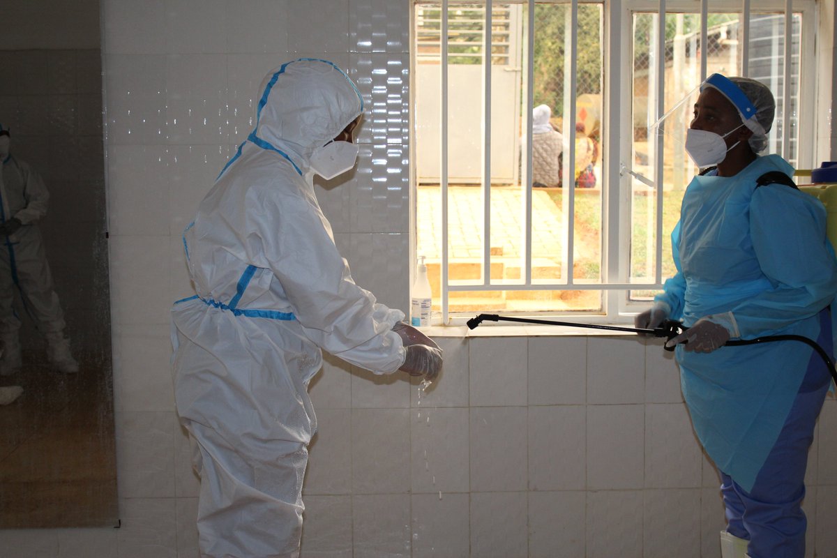 Uyu munsi  muri <a href="/nyamatahospital/">Nyamata Hospital</a> hakozwe umwitozo ngiro wo kurwanya no guhangana n’icyorezo cya Ebola. Ni umwitozo wakozwe mu rwego rwo kwitegura gufasha no kwita ku muntu wagaragarwaho ibimenyetso bya #Ebola. <a href="/Rutagengwa11/">Rutagengwa</a> <a href="/BugeseraDistr/">Bugesera District</a> <a href="/RwandaEast/">𝐄𝐚𝐬𝐭𝐞𝐫𝐧 𝐏𝐫𝐨𝐯𝐢𝐧𝐜𝐞 | 𝐑𝐰𝐚𝐧𝐝𝐚</a> <a href="/MutabaziRich/">Richard Mutabazi</a>