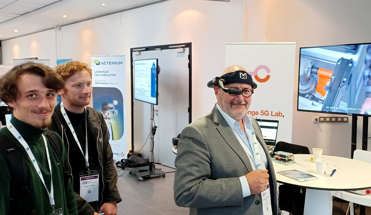 VeroniqueVacher's tweet photo. Dernière journée du salon #GoFab2022 à #Ste_Etienne  pour les dirigeants 4.0, PME, étudiants, conférences riches et des formations de #Diwii @MINES_StEtienne découvrez notre stand #5GLab @orange @Orangebs du @CampusRegion @OrangeAuRA @BPelliercuit @GuilMICHEL @CampusRegion https://t.co/7uVFZ0HFA9