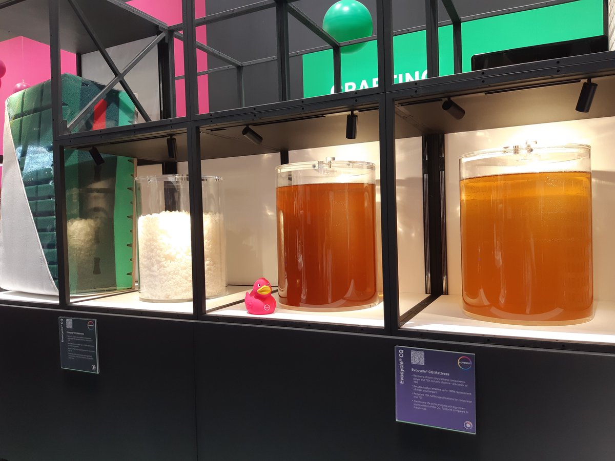 R_Rheindorf's tweet photo. Matratzen zerkleinern & mittels Chemolyse-Verfahren (Chemisches Recycling) wieder an die #Polyurethan Komponente kommen.
Im Anschluss kann man diese wieder neu für die Produktion nutzen. Das ist #Nachhaltigkeit!
#FullyCircular
#K2022
#Kreislaufwirtschaft https://t.co/vjwAZ35GCE