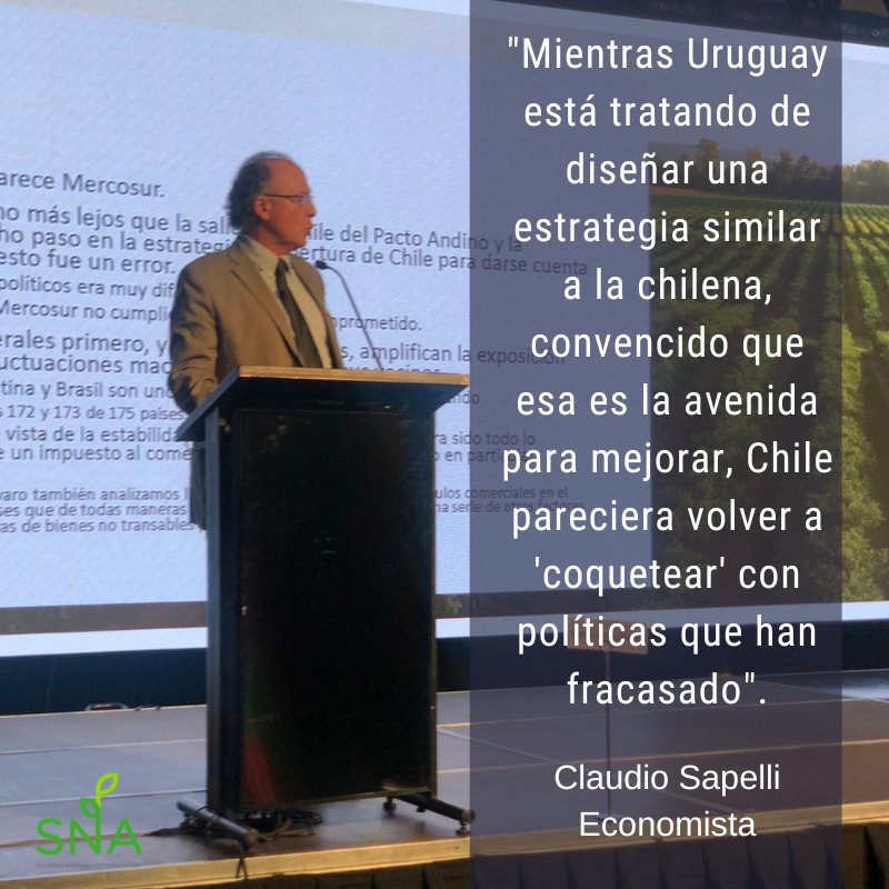 SNA_Chile's tweet photo. El economista Claudio Sapelli expone en #Enagro2022 sobre la experiencia uruguaya y porque es necesario mirar al mundo y no solo a la región. https://t.co/XYkE8mRdkL