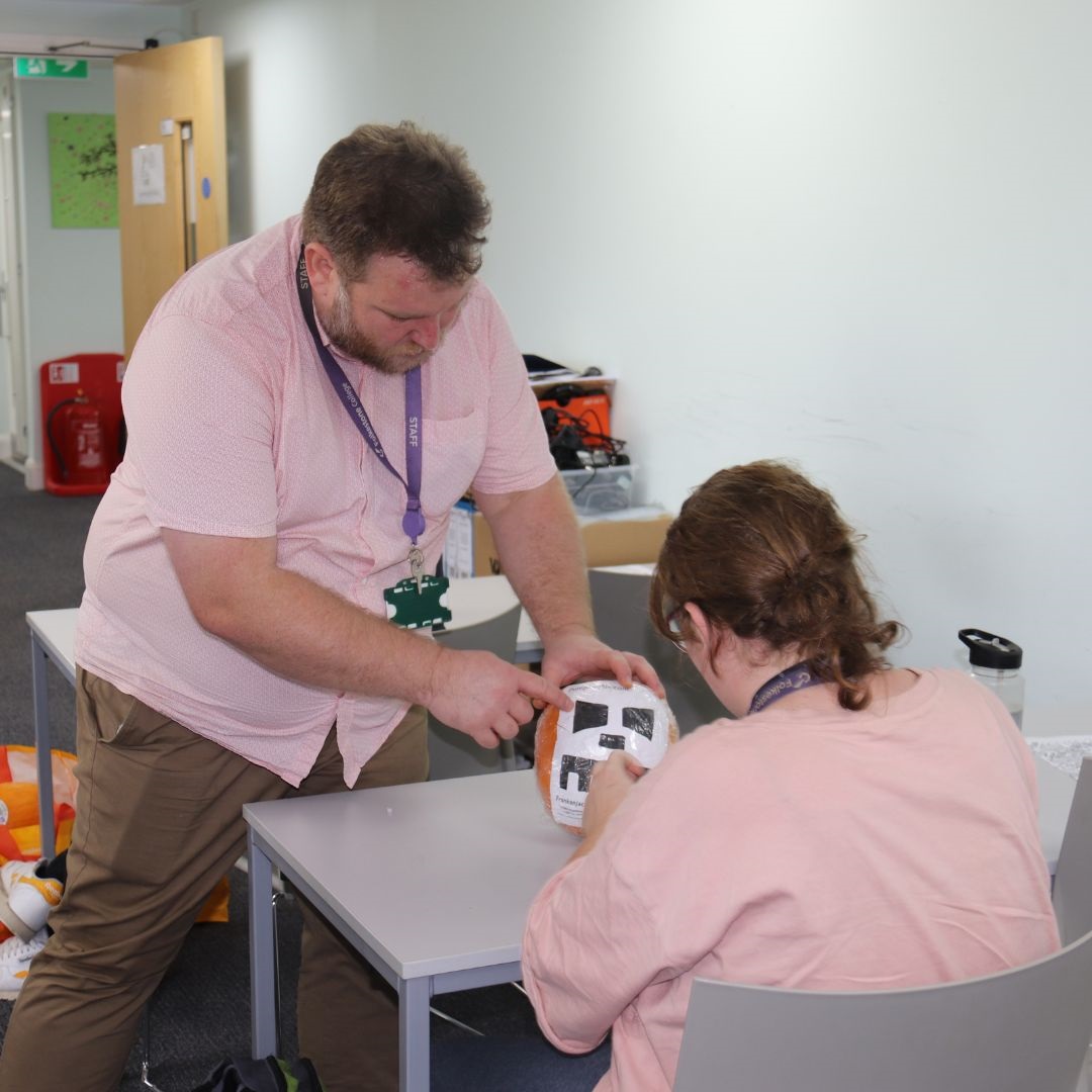EKCFolkestone's tweet photo. Today one of our lovely catering and hospitality lecturers came over to supported learning to lead a pumpkin carving workshop. 🎃

Students hollowed out their pumpkins and then worked carefully with different pumpkin tools to carve their designs. 

#LoveOurColleges #Folkestone https://t.co/b2FYaZvDJN