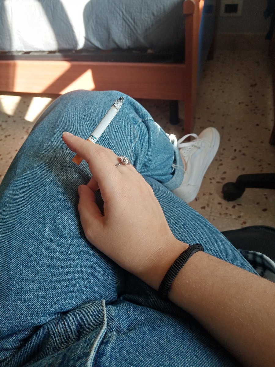 M68531622's tweet photo. Aperte candidature per poggia piedi/posacenere umano, solo quello potete fare 🤭
Findom feet feetfetish footfetish paypig findomme Moneyslave moneymistress https://t.co/lq3fPyEgDt