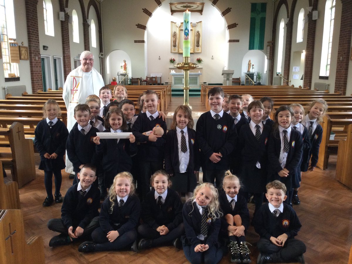 GA_Bury's tweet photo. Year 2 have been to church to re-intact a Baptism with Fr Paul. Fr Paul told us all about the signs and symbols of Baptism and the meaning behind them🕯 ⛪️ #Year2GA https://t.co/boLg3Qb501
