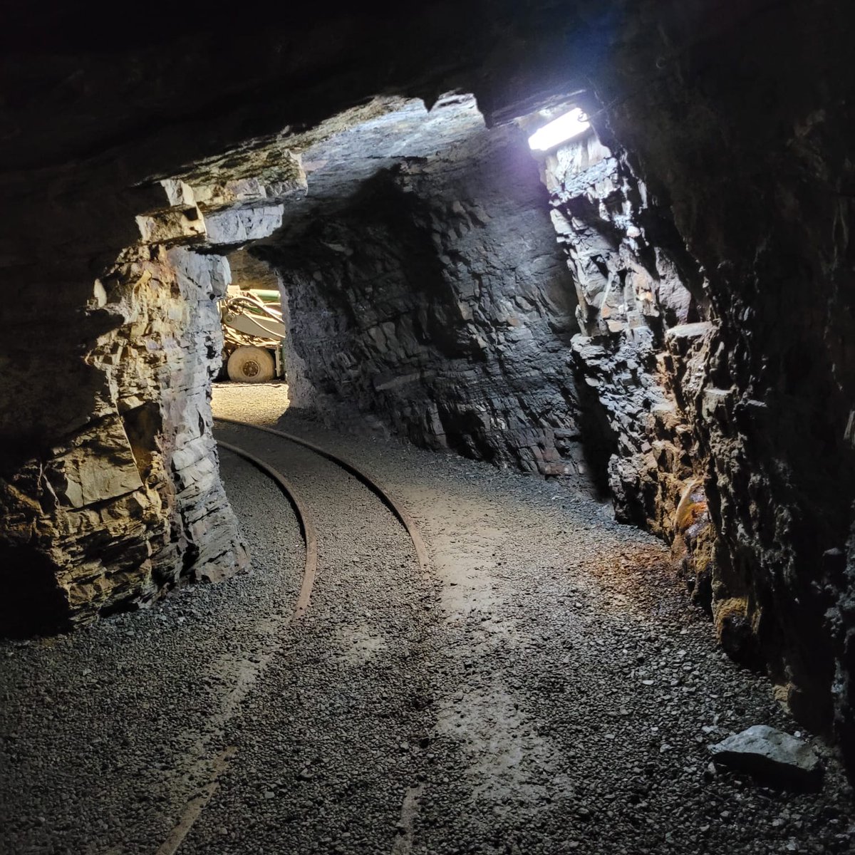 LordGrimme's tweet photo. Das erste mal in meinen Leben in einer Bergbau Mine gewesen. Fühlt sich schon seltsam an, wenn man 300m unter der erste ist.
#Ramsbeck https://t.co/JXmW7xrPDY
