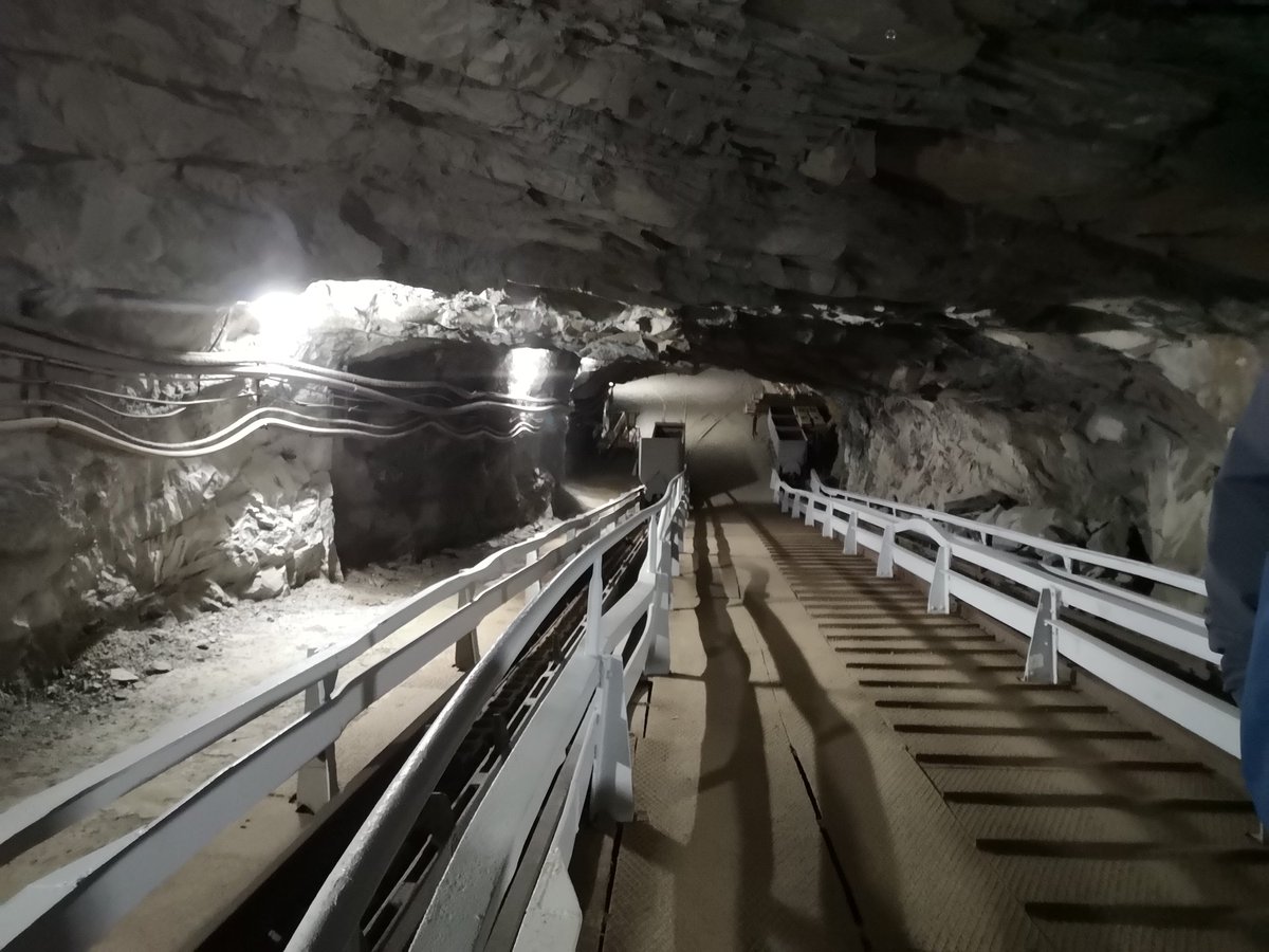 LordGrimme's tweet photo. Das erste mal in meinen Leben in einer Bergbau Mine gewesen. Fühlt sich schon seltsam an, wenn man 300m unter der erste ist.
#Ramsbeck https://t.co/JXmW7xrPDY