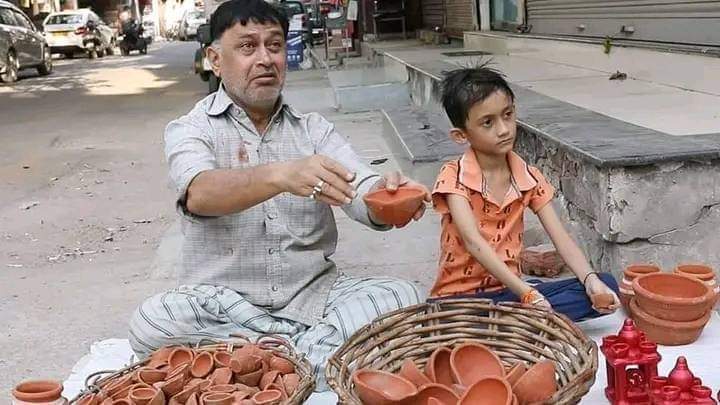 NareshSharma__'s tweet photo. बना कर दिए मिट्टी के, जरा सी आस पाली है !
मेरी मेहनत खरीदो यारों, मेरे घर भी दीवाली है !!
#VocalForLocal https://t.co/HHv56MVNBu