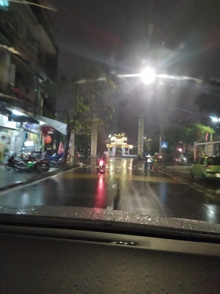 MrPaSyT's tweet photo. Huế ngày mưa gió! https://t.co/0lCYeLBpLf