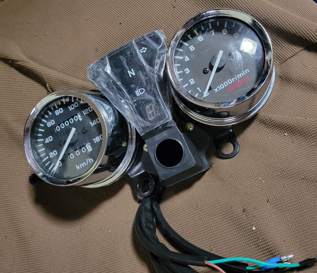 110MAX_STRIDERS's tweet photo. メーター届いた。
CB125T加工シートに合わせてバラバラにしたスーパーホークのカウルが形になってきました。

もう加工したくないから次はホーク3タンクで残りスーパーホークで作りたいです…

#猫程度の知能
#バイク乗りと繋がりたい https://t.co/nytTTp5Lvx