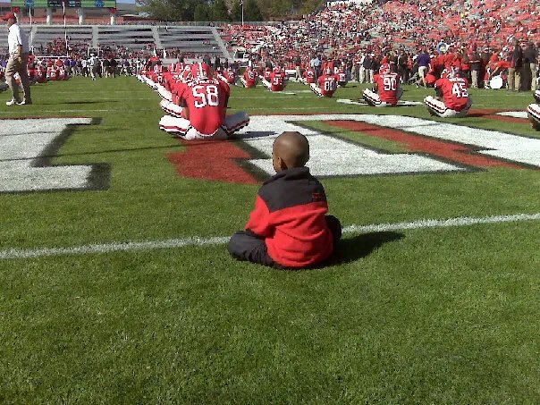 McclainBaxley's tweet photo. “He is a light, whether he knows it or not, for other kids in and around Athens.”

The highs and lows of Khalil Barnes’ life have prepared him for life — as the football player, the friend, the son, the mentor, and the homecoming king.

https://t.co/nOO5MH9Wmy via @onlineathens https://t.co/CGb1id1pFU