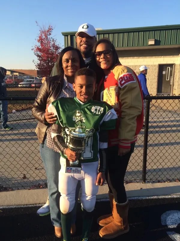 McclainBaxley's tweet photo. “He is a light, whether he knows it or not, for other kids in and around Athens.”

The highs and lows of Khalil Barnes’ life have prepared him for life — as the football player, the friend, the son, the mentor, and the homecoming king.

https://t.co/nOO5MH9Wmy via @onlineathens https://t.co/CGb1id1pFU