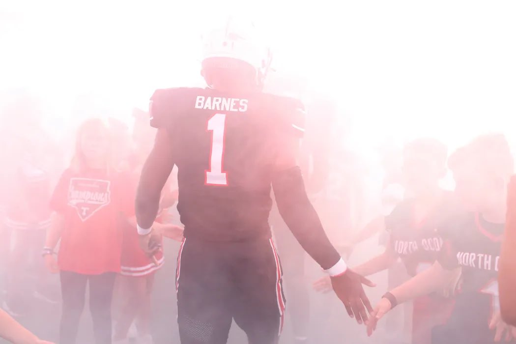 McclainBaxley's tweet photo. “He is a light, whether he knows it or not, for other kids in and around Athens.”

The highs and lows of Khalil Barnes’ life have prepared him for life — as the football player, the friend, the son, the mentor, and the homecoming king.

https://t.co/nOO5MH9Wmy via @onlineathens https://t.co/CGb1id1pFU
