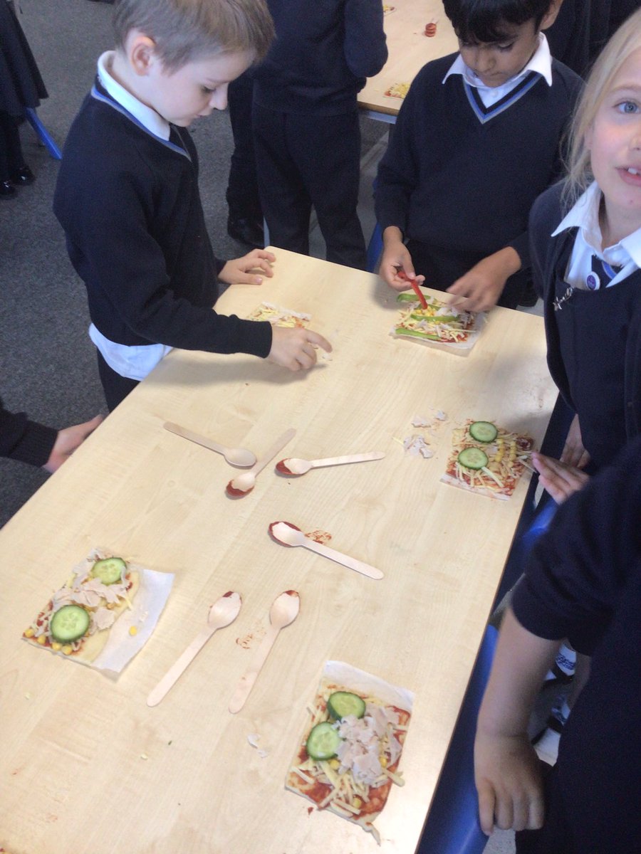 MrWalkerGBS's tweet photo. Yesterday we cooked our Pizza for the MasterChef competition.

We added Tomato purée, cheese and then all our toppings 🧀🌽🫑

@GoresbrookSc https://t.co/4jEKhajUS9