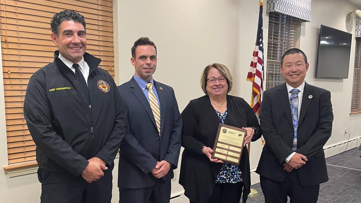 Congratulations, <a href="/mayfieldvillage/">Mayfield Village</a>! You are ready! <a href="/CuyahogaOEM/">Cuyahoga County OEM</a>'s Mark Christie and David Wood presented Mayor Brenda Bodnar and Fire Chief Eugene Carcioppolo with a five year recertification plaque for #CuyahogaCounty's #ReadyCertify program this week.
tinyurl.com/54kyxrmk