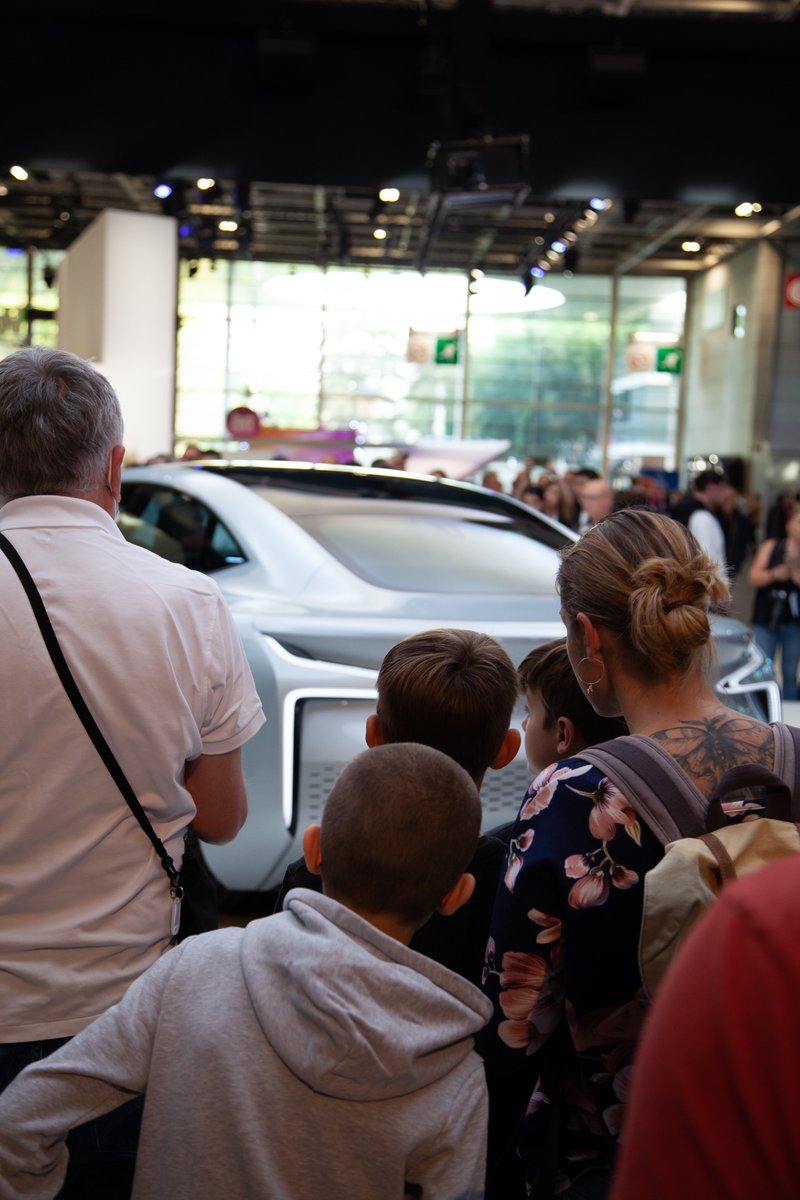 Merci d’être venus si nombreux et en famille découvrir l’Hopium Māchina Vision.

Fier de voir l’émerveillement dans les yeux des jeunes générations. Cette aventure est aussi la vôtre !

<a href="/hopiumofficial/">Hopium</a>