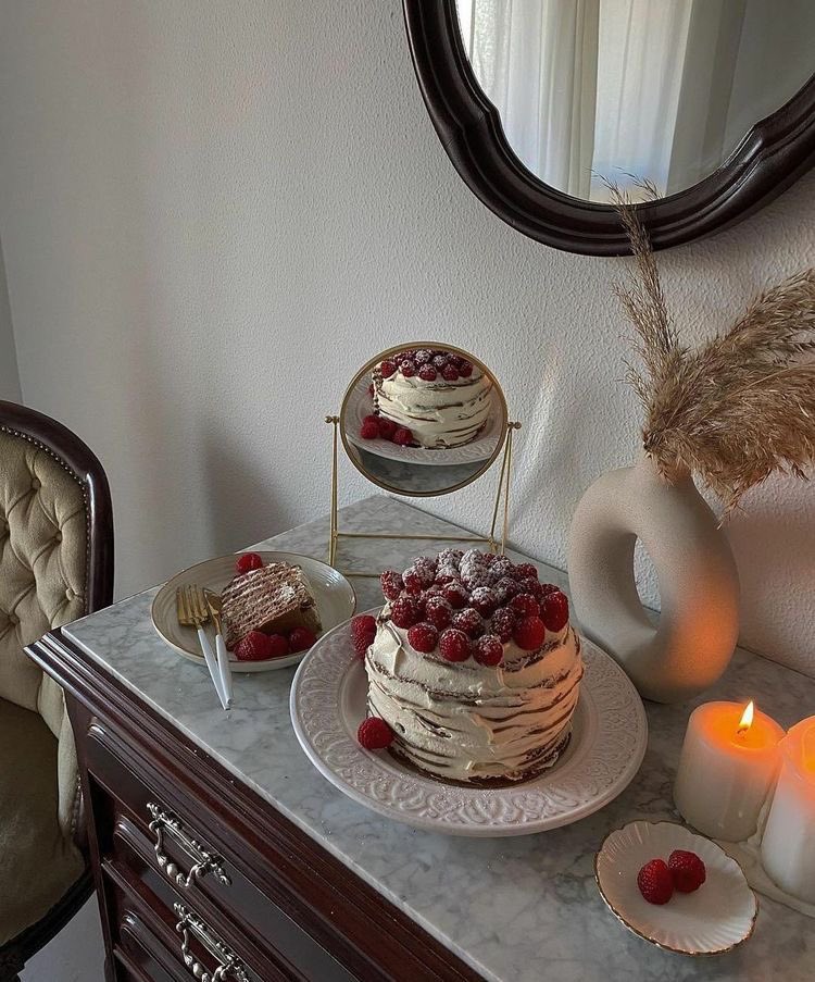 strawberries layered cake