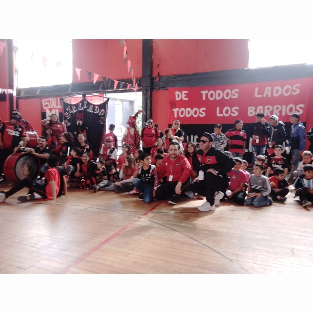 PZN_CANOB's tweet photo. Gracias por darle la oportunidad a las niñas y los niños de Zona Norte de conocer el estadio por primera vez. https://t.co/cH8Deamjdv