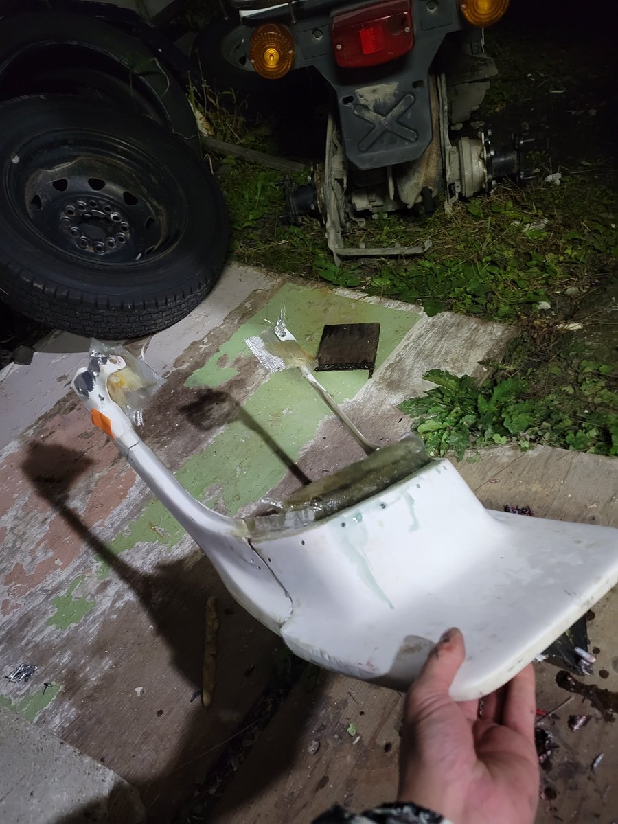 110MAX_STRIDERS's tweet photo. メーター届いた。
CB125T加工シートに合わせてバラバラにしたスーパーホークのカウルが形になってきました。

もう加工したくないから次はホーク3タンクで残りスーパーホークで作りたいです…

#猫程度の知能
#バイク乗りと繋がりたい https://t.co/nytTTp5Lvx