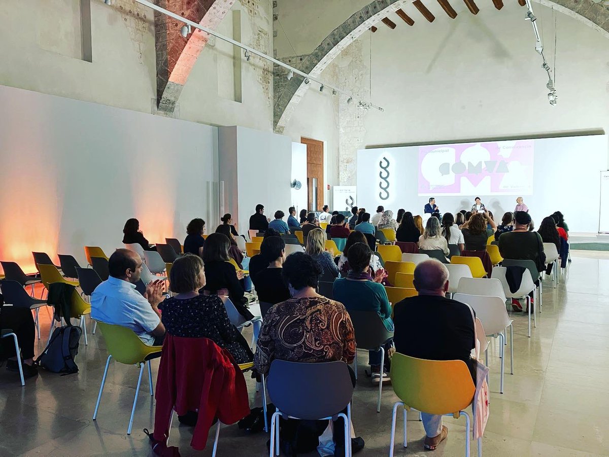 IgualtatVLC's tweet photo. 📚Presentació del Pla #COMVA 2021-2024
💡Una eina fonamental per a avançar en #dretshumans i per a lluitar contra els delictes d’odi i construir un mon sense exclusió, sense rebuig a les diferències.
🧭 Una brúixola cap a la no discriminació, per a la ciutat i la nova #ONDIS 👏🏻 https://t.co/G8w3ur8RbW