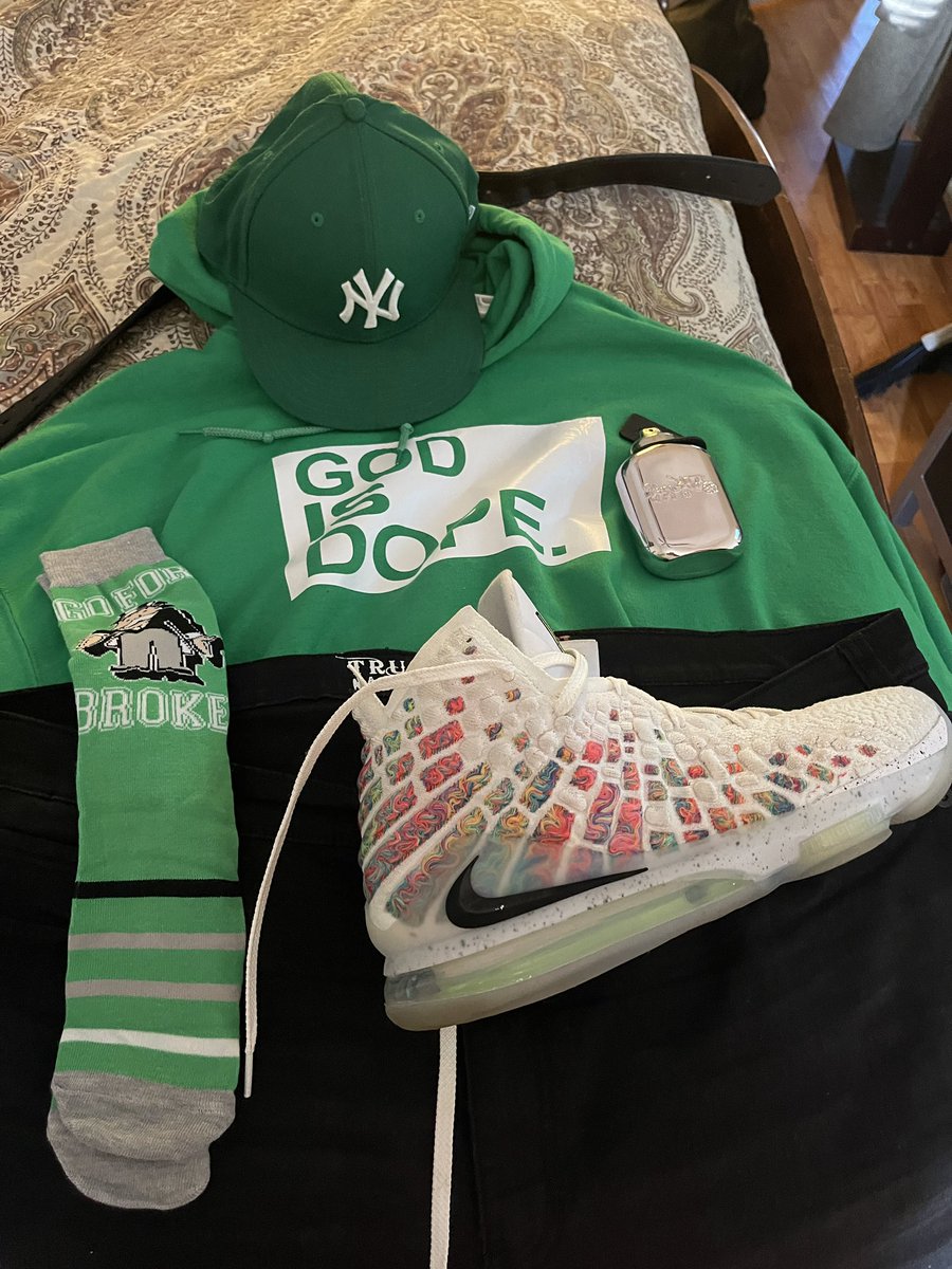 DaryleLSmith's tweet photo. Today’s Fit
#YankeesFit #Lebron18 #Monopoly #GodIsDope   @ahmiryoung 
 @uncle_rjs 
@KidFromTheX @CallMeCoachVP @LiCkMyJs @TheDon8708 @5aluteMeImPaige @LexxDaTurtle @mizz_tae @mdeeeeee_ @LadySideshow @MagMr44 @CoachWes03 @ALilBitOfEryn @IngloriousGUIDO
@kp0pkicks https://t.co/vKWSiVCzMs
