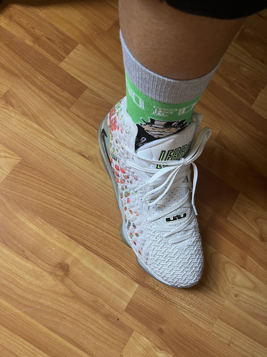 DaryleLSmith's tweet photo. Today’s Fit
#YankeesFit #Lebron18 #Monopoly #GodIsDope   @ahmiryoung 
 @uncle_rjs 
@KidFromTheX @CallMeCoachVP @LiCkMyJs @TheDon8708 @5aluteMeImPaige @LexxDaTurtle @mizz_tae @mdeeeeee_ @LadySideshow @MagMr44 @CoachWes03 @ALilBitOfEryn @IngloriousGUIDO
@kp0pkicks https://t.co/vKWSiVCzMs