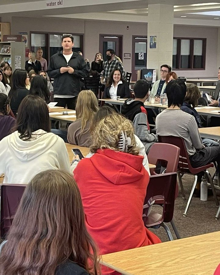 JuliaHannaOak's tweet photo. What a turn out! I am so impressed with our young people and the teachers that organized the Iroquois Ridge High School Candidates Meeting. Thank you!

#oakville #juliahanna #votejulia #mayorforall #glenashton #iroquoisridge #highschool #vote #vote2022 #ontario #canada https://t.co/yMmn7LWbP6