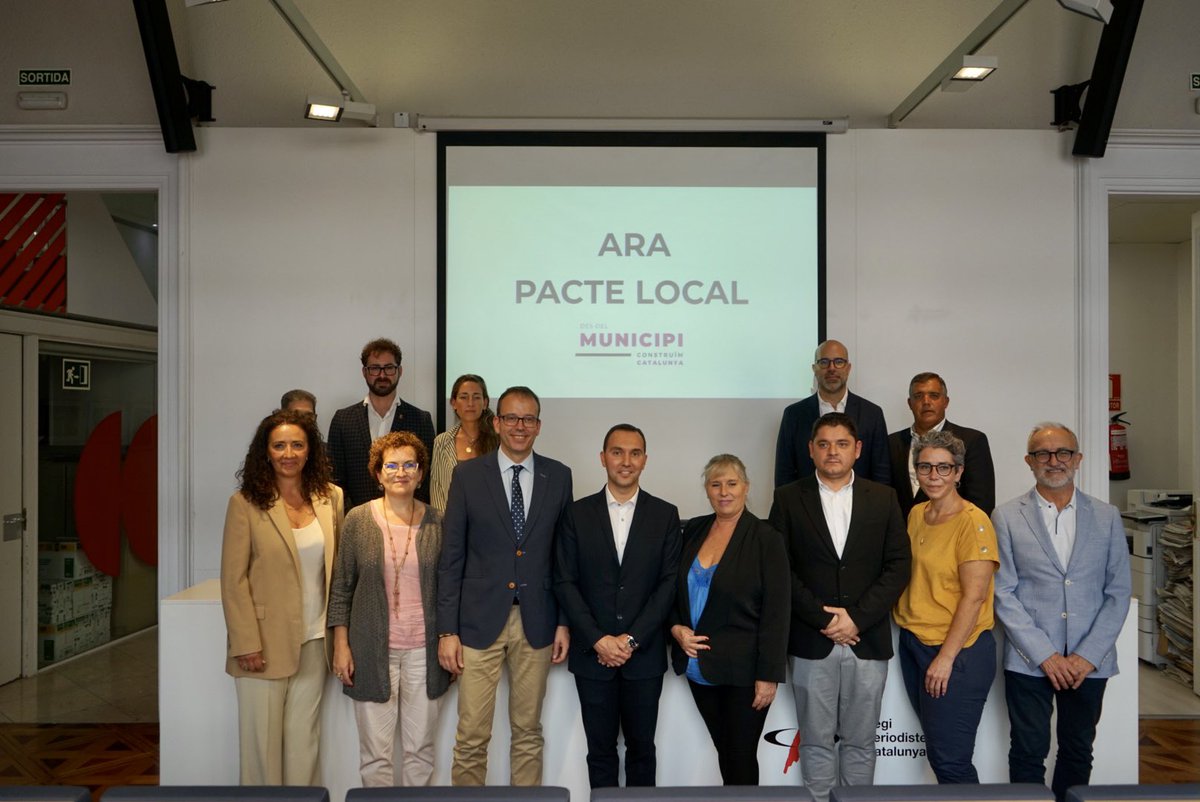 🗳️Neix la nova plataforma municipalista ARA PACTE LOCAL per a concórrer a les eleccions municipals del 2023   
✍️ <a href="/solsona_marc/">Marc Solsona</a>, pel <a href="/Pdemocratacat/">PDeCAT - Espai CiU</a> , i <a href="/DanielRubio1981/">Daniel Rubio</a>, per Ara Catalunya, signen l'acord de creació de la plataforma. 🗞️ Llegeix la nota aquí:aracatalunya.cat/noticia/neix-l…