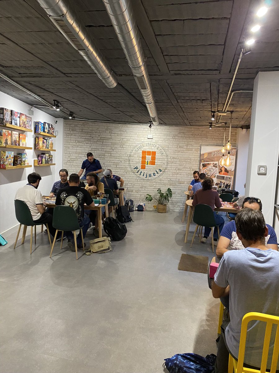 pitijuela's tweet photo. Buen ambiente el finde! Gracias a todxs! #magicthegathering https://t.co/Q2TPqWTpfo