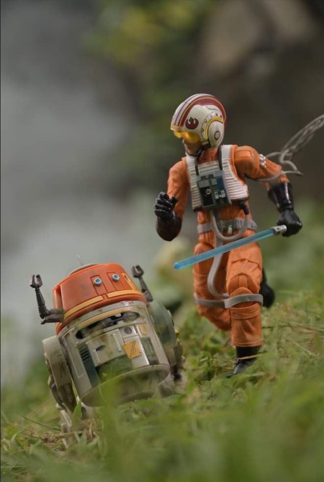 KAVIZO's tweet photo. I turned my toy photograph into a cover for a Star Wars novel. Breakdown:https://t.co/cfQEO5T7PX

#starwars #kavizo #lukeskywalker #TheMandalorian #r2d2 @MarkHamill https://t.co/PsfQWIAety