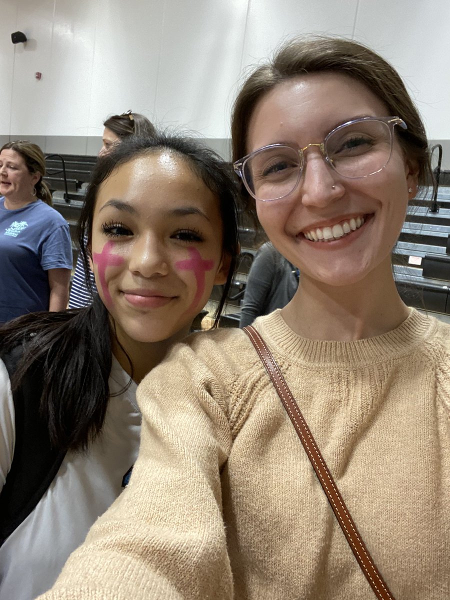 lillianj__'s tweet photo. I’m so glad Sy invited me to come watch her play volleyball @vb_hill last night! Not only was it so special to see her in her element, it was also a pleasant surprise to see former students (T-rev featured, others not pictured) and current and former @ProsperHaysMS colleagues. ♥️ https://t.co/e2EAS46fCD