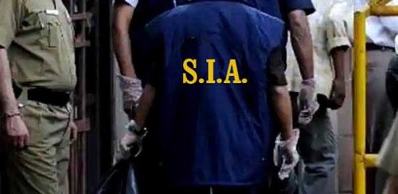 RisingKashmir's tweet photo. #Nacro-#terrorism Case: #SIA #Kashmir raids in #Sopore
@KashmirPolice
@JmuKmrPolice https://t.co/9Xn3j7V3i0 https://t.co/VJBCWau0UR