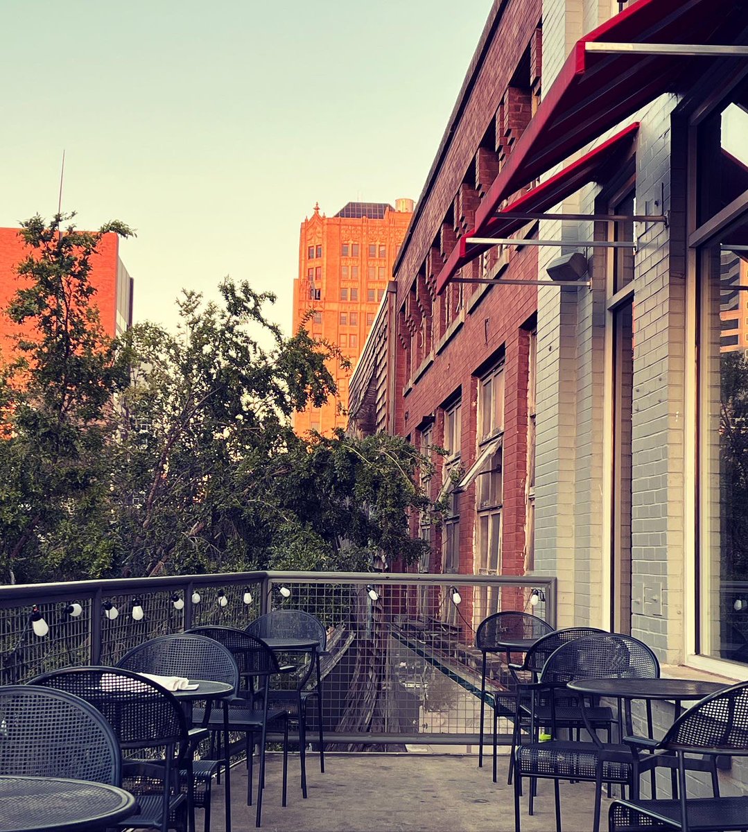betsystamant's tweet photo. Girl’s night last night looked like a bistro balcony, fish & chips, and an amazing aerial performance at the historic Strand theater with my teenager 💜🎭🤩
#girlsnight #aerialperformance #rooftopdining #authorlife #mamadaughtertime #TuesdayFeeling #downtown #balconylife #bistro https://t.co/MYyuFPfBPQ