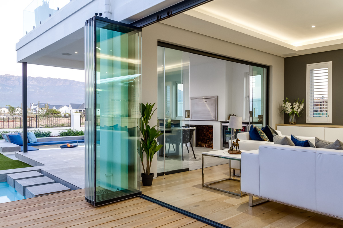 SchmidingerGmbH's tweet photo. Rahmenlose Glasschiebe- und Schiebe-Dreh-Systeme von Sunflex sehen nicht nur super aus, sondern können Terrassen, Balkone oder Poolhäuser vor Wind, Regen, Schnee und Verschmutzung schützen. Mehr Bilder https://t.co/q8ww6YRhr2
#Glasschiebesysteme #Glasschiebetüren #Sunflex https://t.co/PcRKUv2cw3