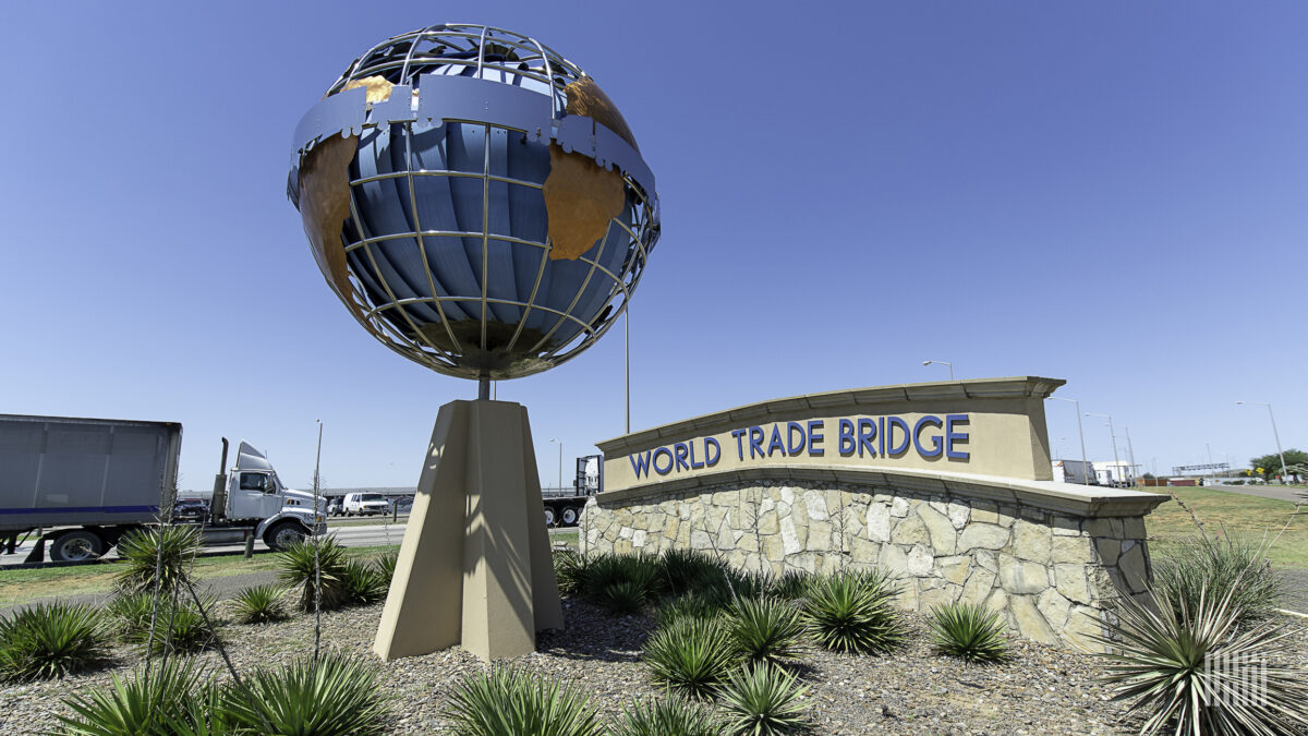 ENTRAconsulting's tweet image. #Texas fleets seek out #ForeignDrivers to solve #LaborShortage 
#Laredo, Texas-based #TAMIU has partnered with #EntraBusinessSolutions to create a program recruiting drivers from the #DominicanRepublic to work as truckers along the U.S.-Mexico border.
buff.ly/3MA2lib
#EBS