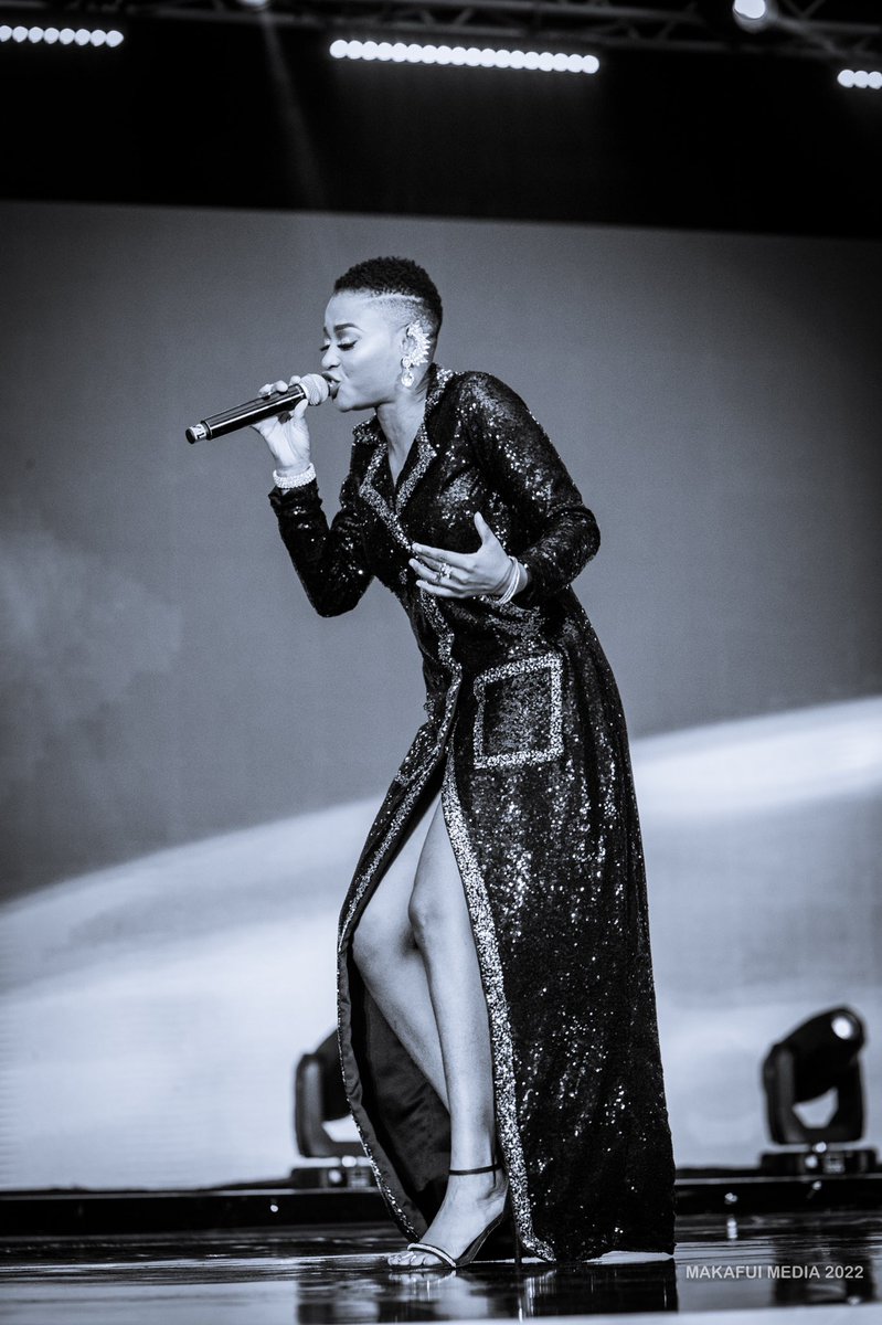 MakafuiSamuel's tweet photo. @Abianamusic  on the mic 

#PHD #PASSIONHARDWORKDETERMINATION #abiana #Stonebwoy #ShattaWale #kuamieugene https://t.co/TgIXJSdQM2