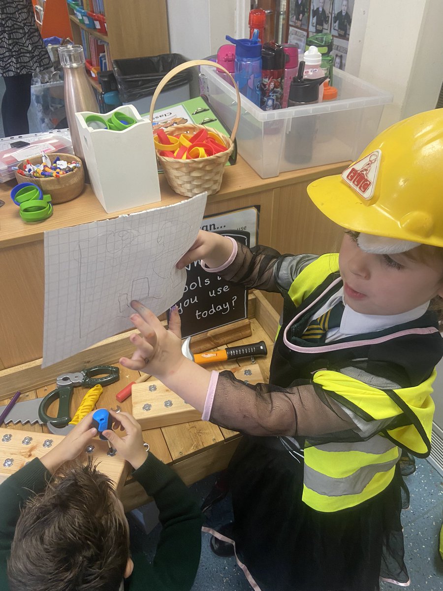 sjvblackpool's tweet photo. #SJVRDH #SJVWriting #SJVConstruction #SJVEYFS We’ve been busy using our fine motor skills to design and draw our buildings and then our gross motor skills to build them! 👷♀️🧱👷🧱👷♂️🧱 https://t.co/Up4YFbJYG2