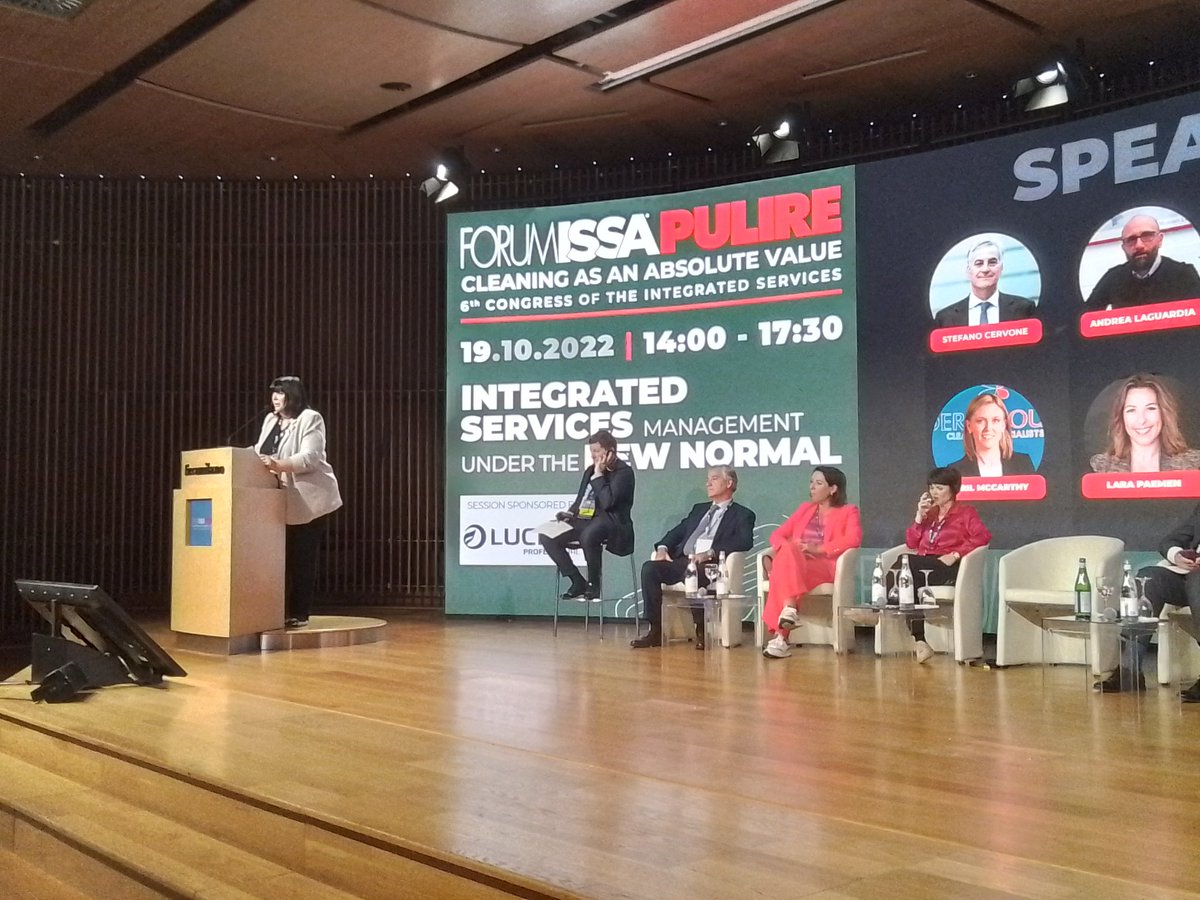 ISSAPULIREnet's tweet photo. "Dovremmo tutti ringraziare gli addetti alle pulizie per il lavoro che svolgono e per contribuire alla nostra salute. " Lynn Webster partecipa alla conversazione sulla gestione integrata dei servizi nella nuova normalità. https://t.co/9t3QczMOZx