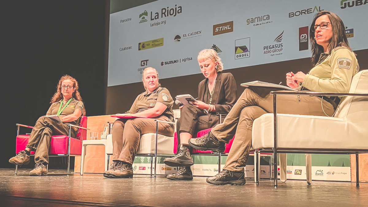 112cmadrid's tweet photo. Jornada final del @6cafmalarioja2022
con la participación de #AgentesForestalesCM en la mesa sobre mujeres en los servicios forestales y del Director de Emergencias de #ASEM112, Pedro Ruiz, sobre modelos de organización.
Balance muy positivo de las jornadas.
#AgentesConectados https://t.co/yshu53D9lL