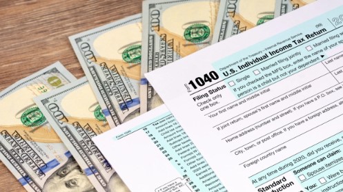 FATTER PAYCHECKS COMING 💸 IRS adjusts tax brackets for inflation; filers can keep more money next year bit.ly/3TcR1uX