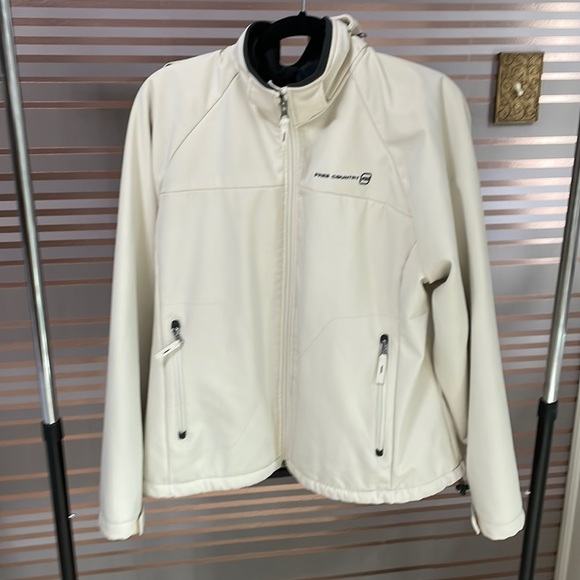 Lenaraye27's tweet photo. So good I had to share! Check out all the items I'm loving on @Poshmarkapp from @cmlande #poshmark #fashion #style #shopmycloset #freecountry: https://t.co/9VHZie4EPK https://t.co/VO0r1erjaE