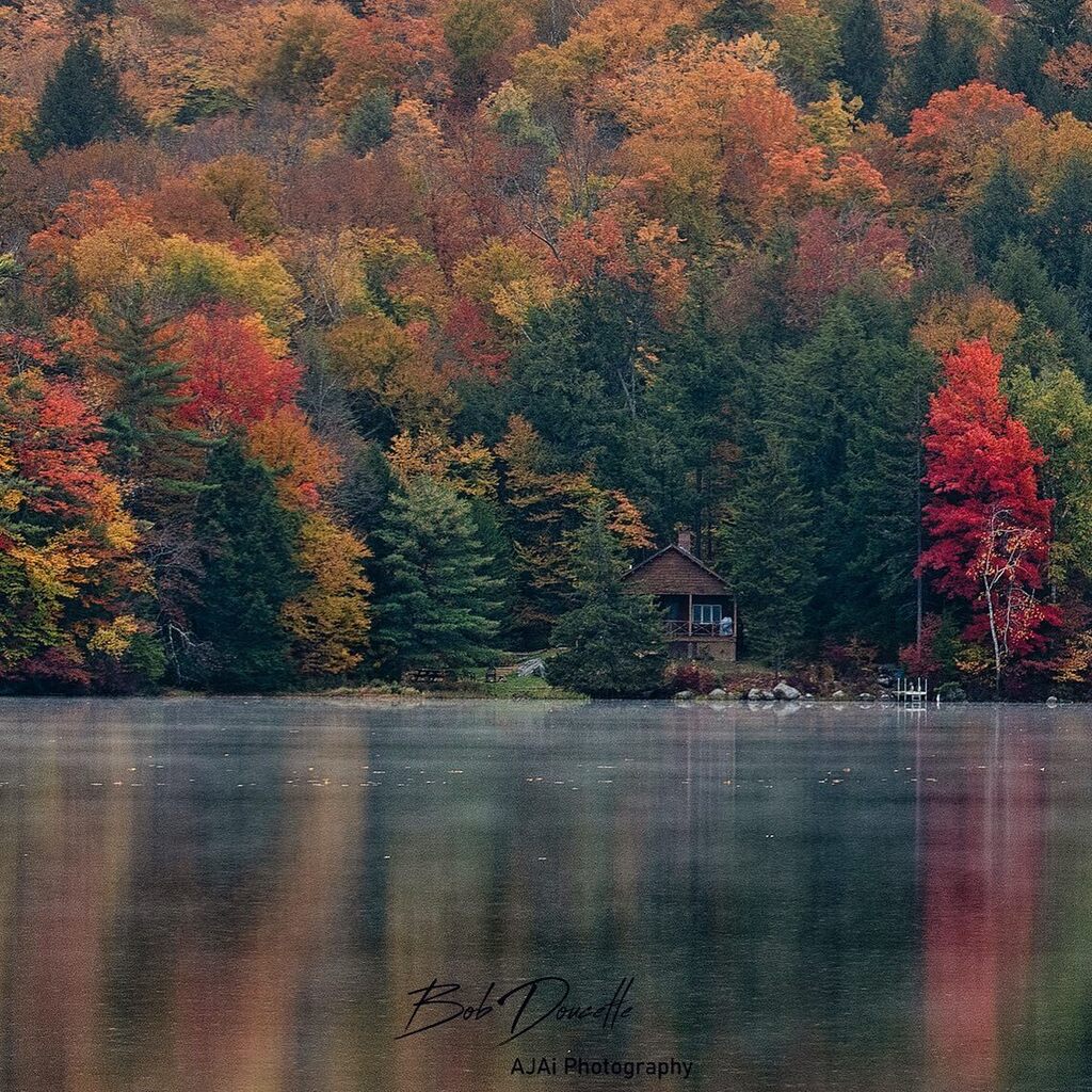 Rainy morning at Mirror Lake, and colorful foliage.
#country_features#renegade_rural#explore_countryside_#raw_community#trb_rural#backroad_visions#newenglandphotography#newenglandpictures#newengland_igers#mynewengland#newenglandtraveljournal#naturalnewengland#backroadsofnewe…