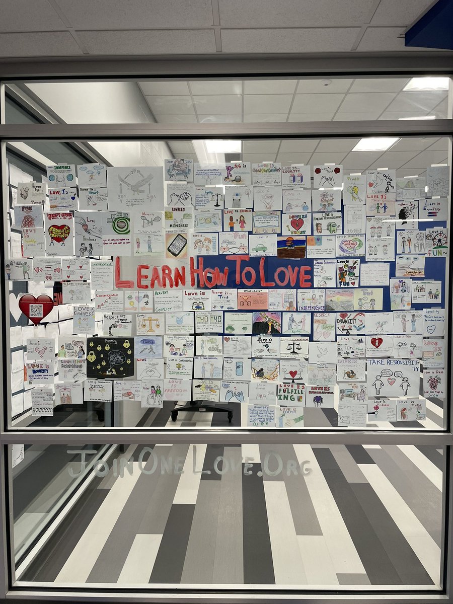 MrFannellPE's tweet photo. Ss of @DcLstem worked together to illustrate @Join1Love ‘s 10 signs of healthy and unhealthy relationship behaviors. Together they want to teach the underclassmen how to love better #relationships #OneLove #learnhowtolove #love https://t.co/Yx7ttst64L