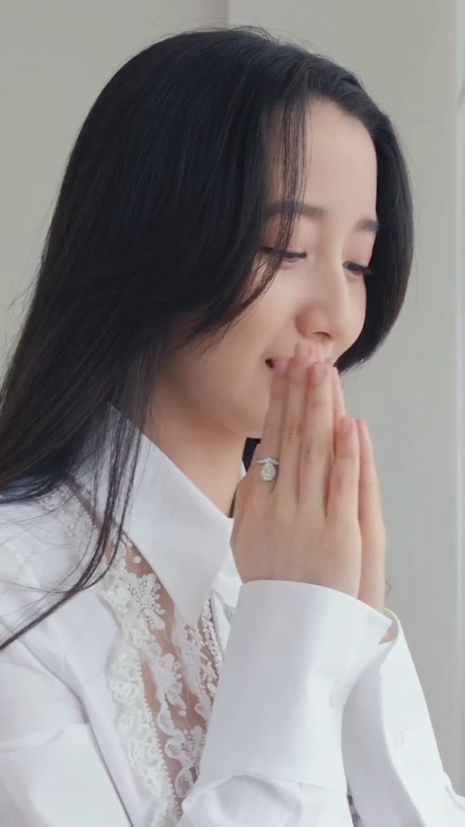 Cocomi70553750's tweet photo. Chaumet Joséphine Duo Éternel Earring & Joséphine Aigrette Ring with Cocomi 💕。
#Chaumet #CrownYourStyle 👑 #Cocomi #GraceAndCharacter https://t.co/ZybajeQ7ra