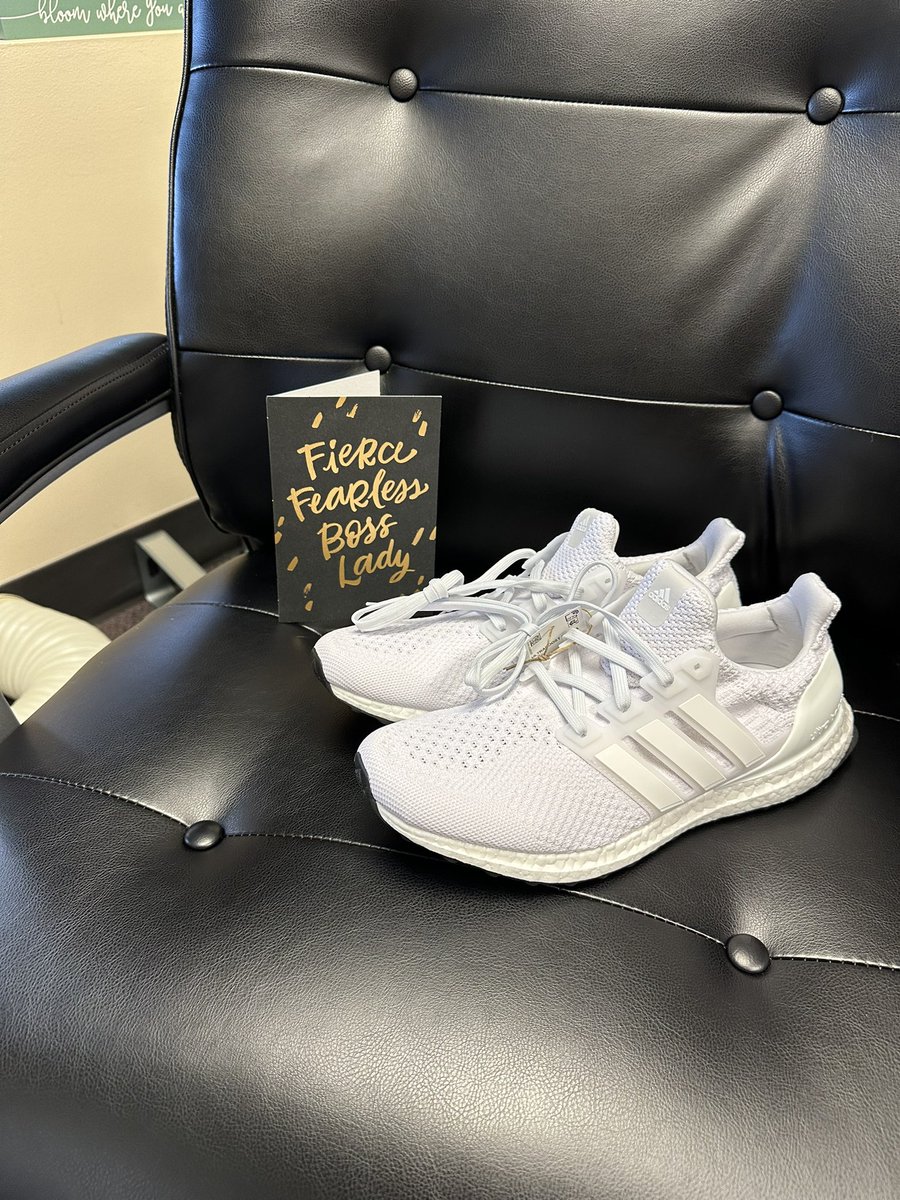 jhwhite14's tweet photo. Somebody likes me! 🥰😉 #CheckMyFootWork #BossLady #BestStaffEver https://t.co/dLxWQ5UTlT