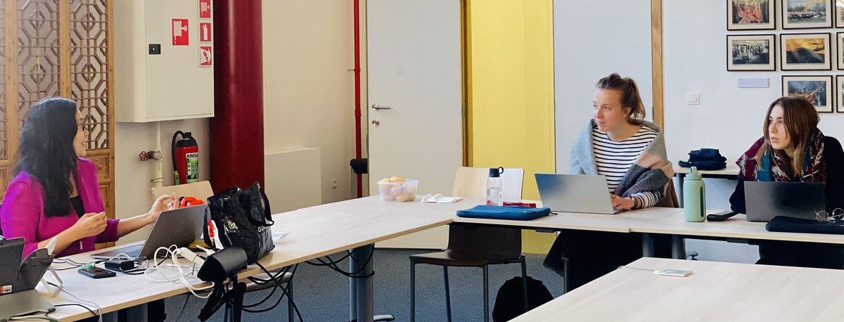 MATA_CoE's tweet photo. Prof. Shattuck’s extended #transatlantic table hosts Prof. Chang @michelemchang - MATA Director 🇺🇸🇪🇺to discuss comparative transatlantic responses to the #financialcrisis & #COVID19 economic crisis #MATAstudent https://t.co/5qe4ruvClV