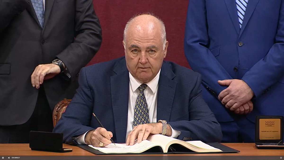 J'ai officiellement été assermenté hier, en présence de mes proches et de mes collègues. 
Merci, une fois de plus, aux citoyens d'Ungava de m'avoir accordé leur confiance pour une 2e fois. 
Le travail se poursuit dès maintenant, les 4 prochaines années s'annoncent bien remplies.